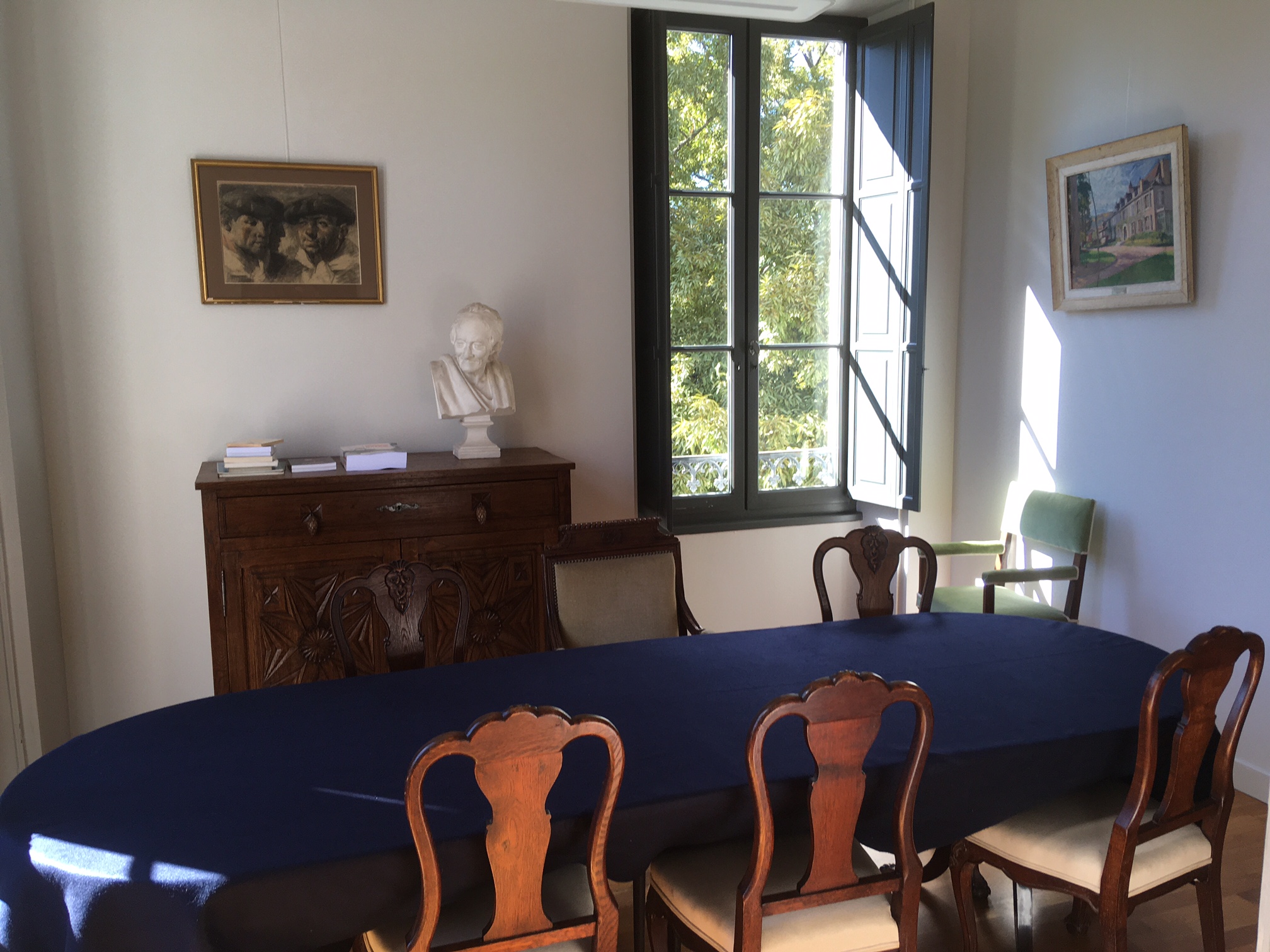 La salle du bureau de l'Académie de Béarn à la la Villa Lawrance